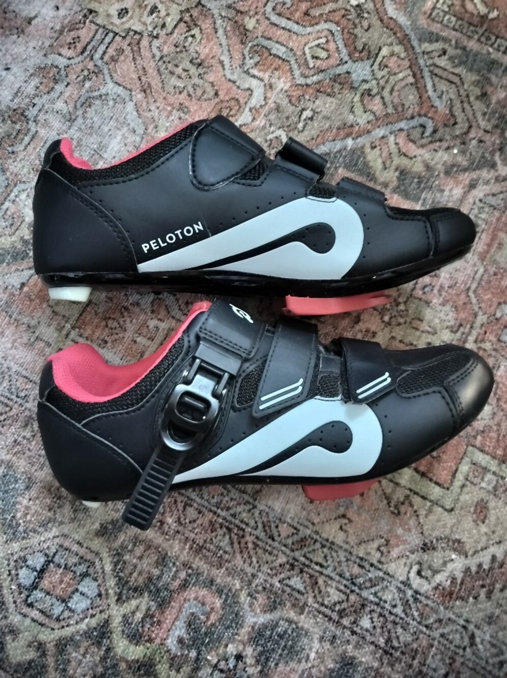 EUC Peloton Black With White And Red Cycling Shoes - Size 40 (~7.5/9) - Picture 2 of 8